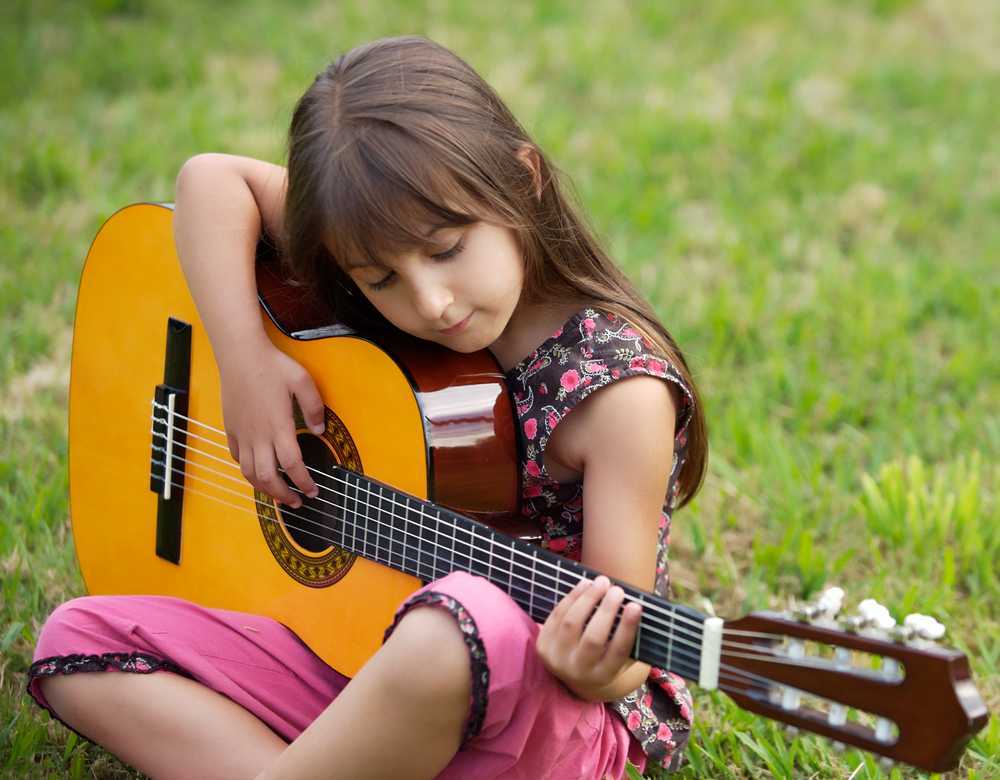 nên mua loại đàn guitar nào cho bé 7 tuổi là phù hợp nhất