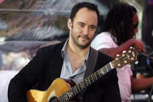 Ca sĩ Dave Matthews sử dụng đàn guitar Taylor